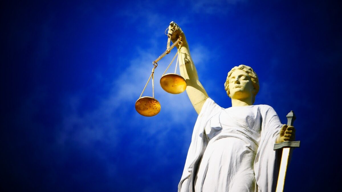 ‘Per ongeluk een zoen’; werkstraf voor docent uit Wassenaar