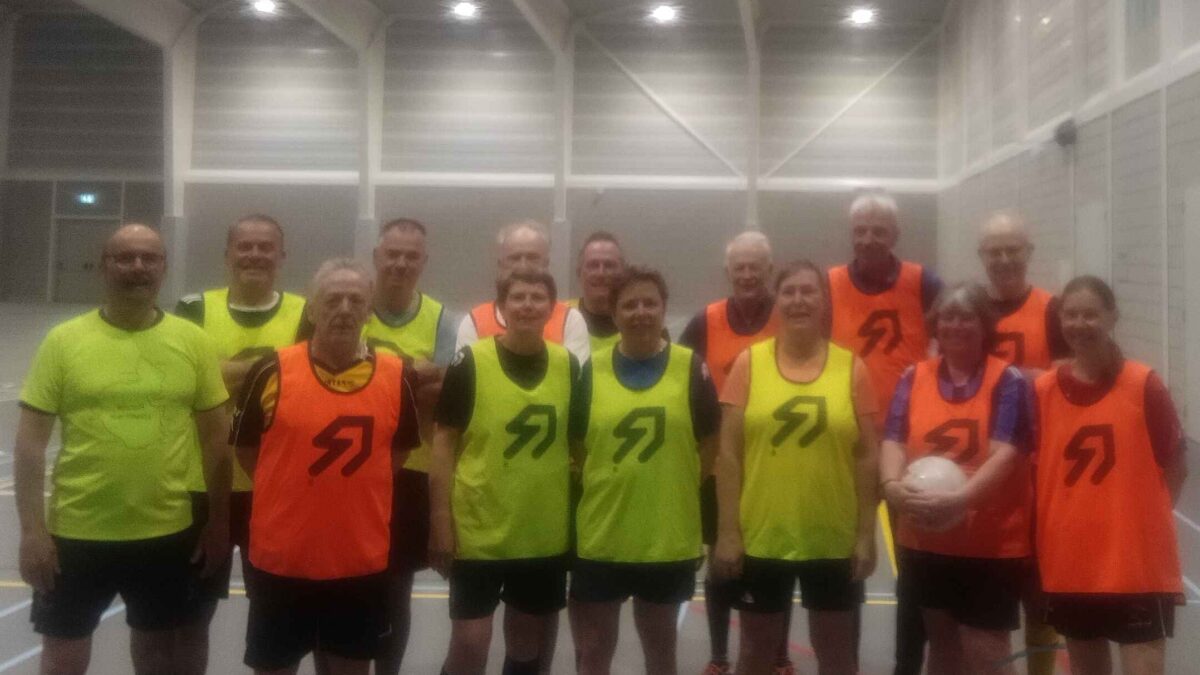 Walking Football Blauw-Zwart test nieuwe sporthal