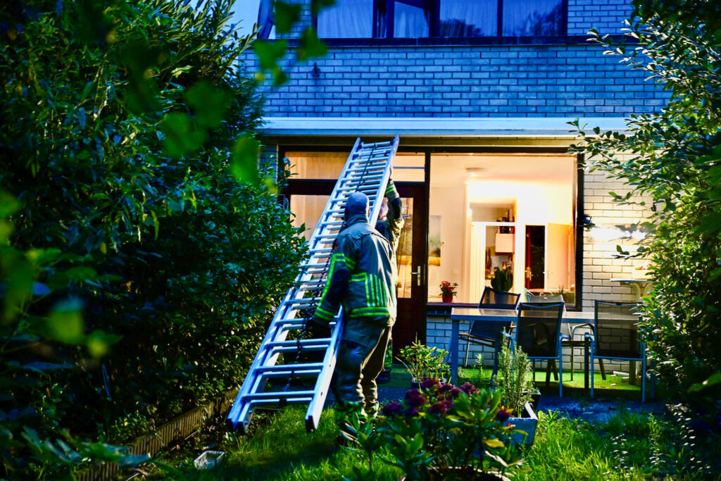 Twee bewoners ingesloten door rook bij woningbrand in Wassenaar